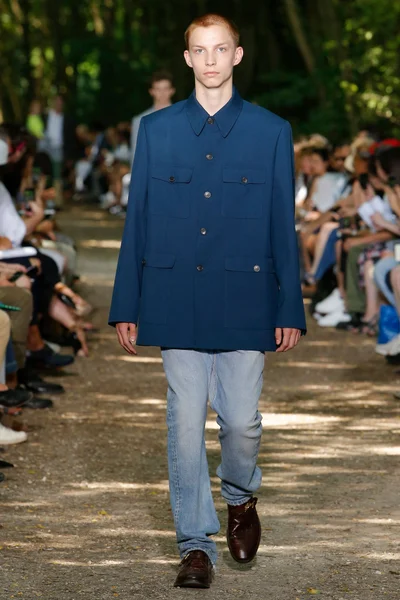 Look 17